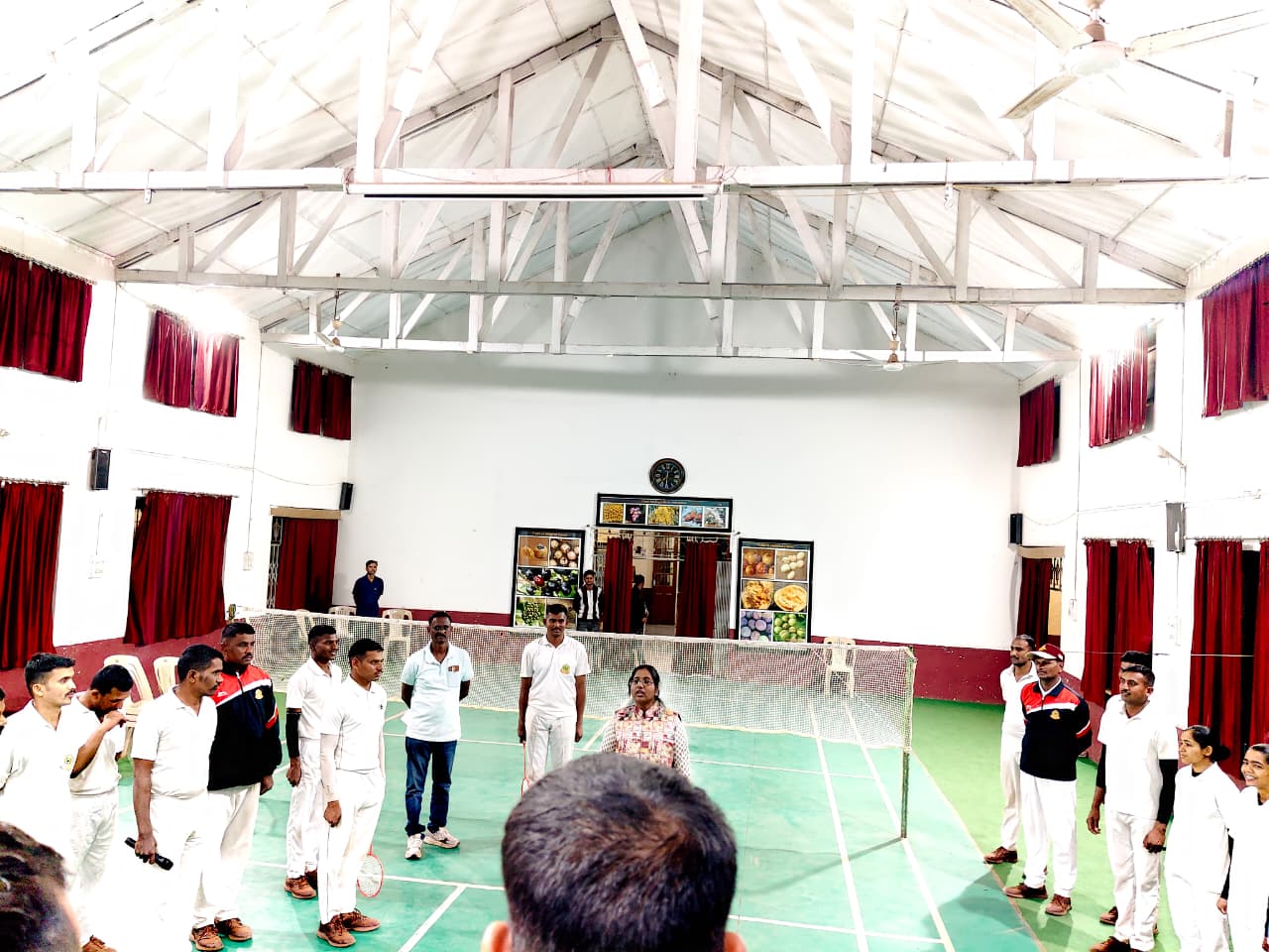 संचालक मॅडम यांचे प्रशिक्षणार्थिना मार्गदर्शन - वन प्रशिक्षण संस्था, चिखलदरा