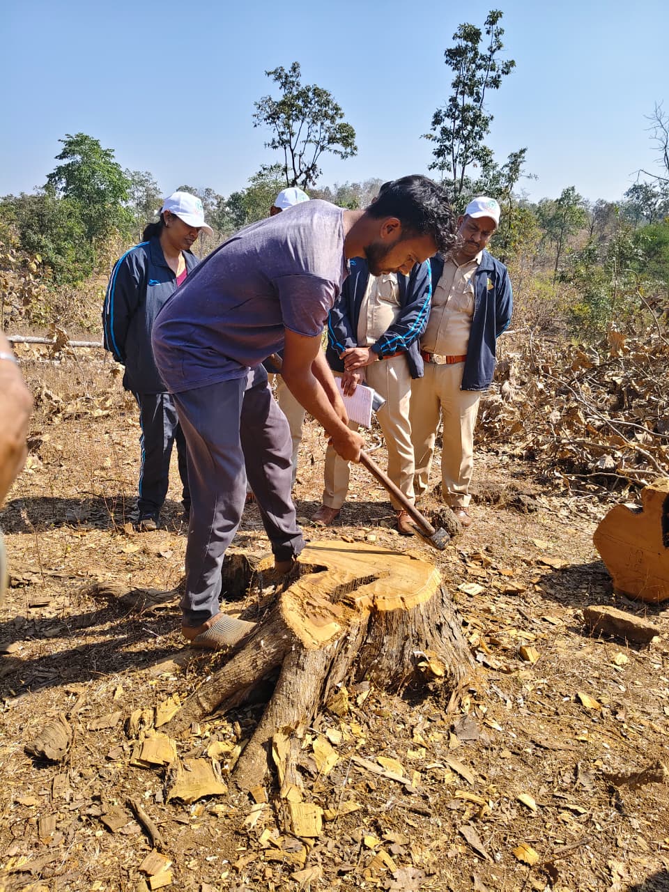 लेखापाल/लिपिक/वनपाल यांचे पायाभूत प्रशिक्षण क्षेत्रीय दौरा जारीदा परीक्षेत्रातील खारी कुप (TPWC) कुपातील  कामाची प्रत्यक्ष पाहणी व अभ्यास