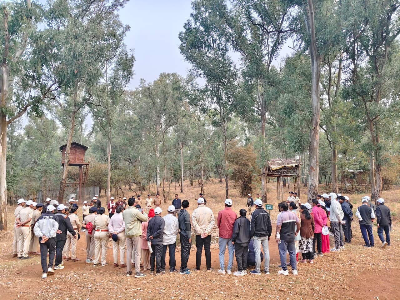 वनरक्षक /चतुर्थश्रेणी यांचे अल्पमुदत प्रशिक्षण ट्रेंकिंग / क्षेत्रीय दौरा