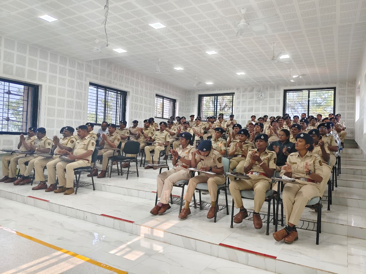 वनरक्षक /वनपाल यांचे अल्पमुदत प्रशिक्षण प्रमाणपत्र वितरण