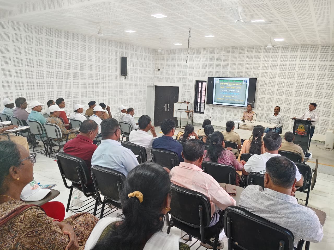 वनरक्षक  यांचे अल्पमुदत प्रशिक्षण  प्रमाणपत्र वितरण