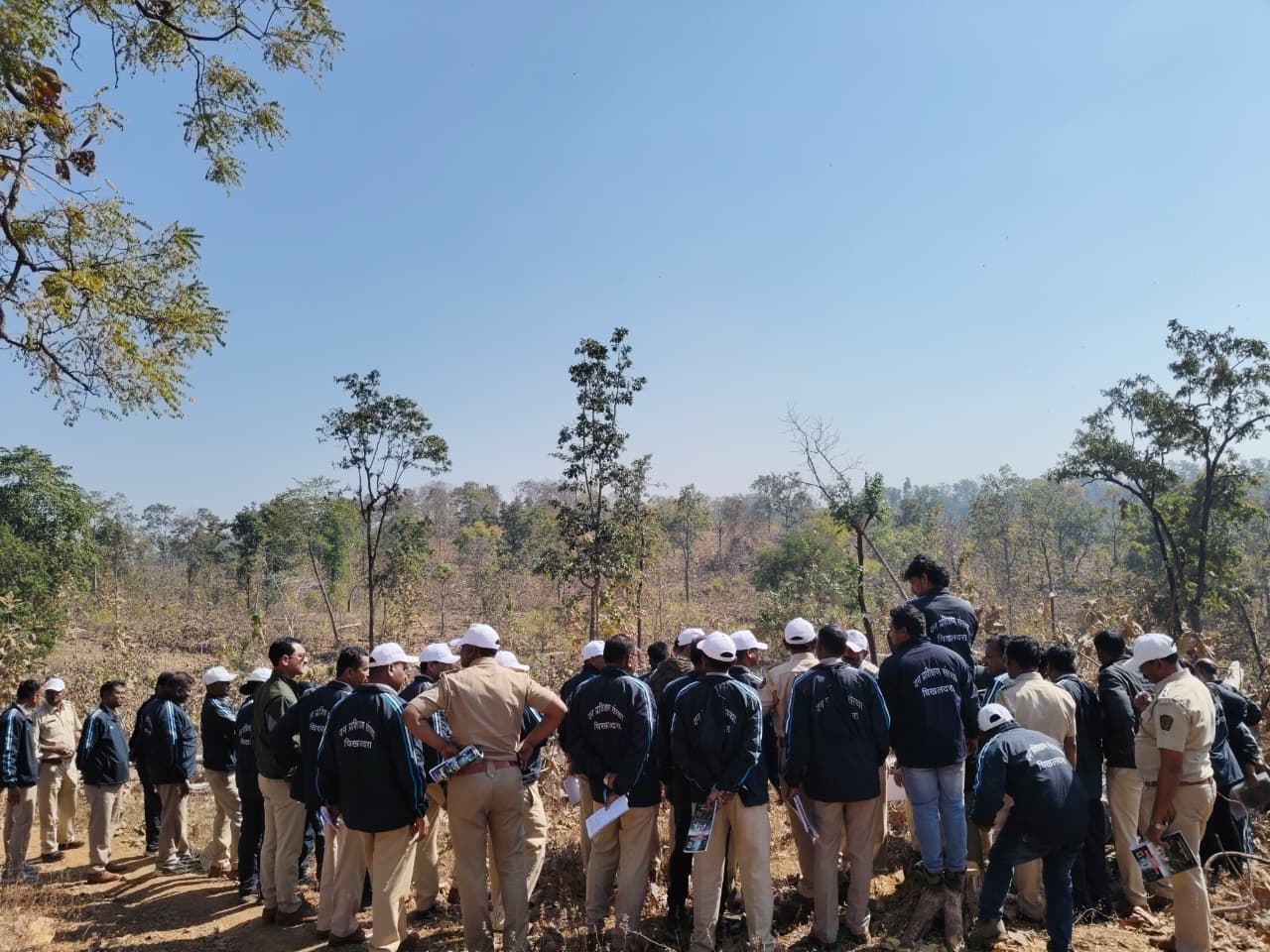 लेखापाल/लिपिक/वनपाल यांचे पायाभूत प्रशिक्षण क्षेत्रीय दौरा जारीदा परीक्षेत्रातील खारी कुप (TPWC) कुपातील  कामाची प्रत्यक्ष पाहणी व अभ्यास