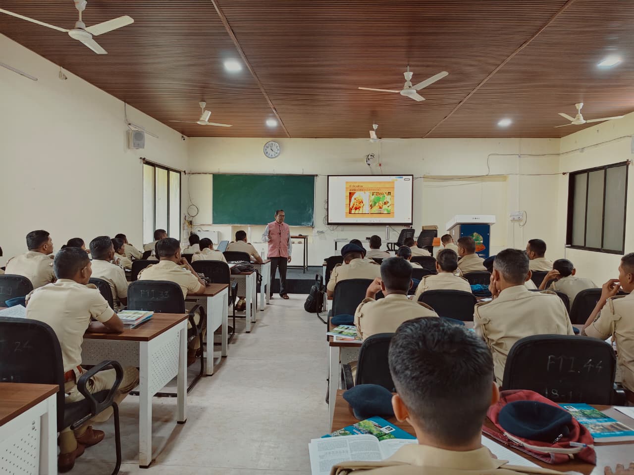 सत्र क्र. ६३ क्लासरुम फोटो